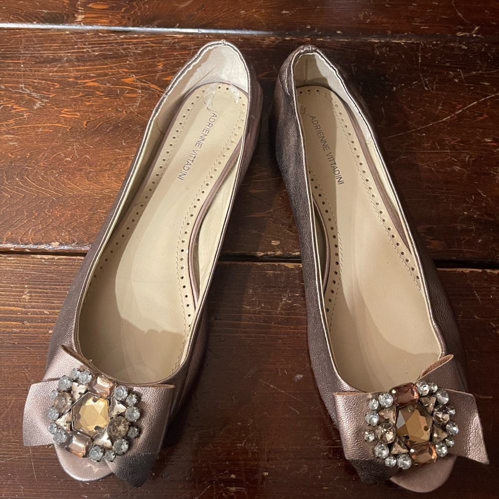 NWT Adrienne Vittadini Women's Rose gold Flats